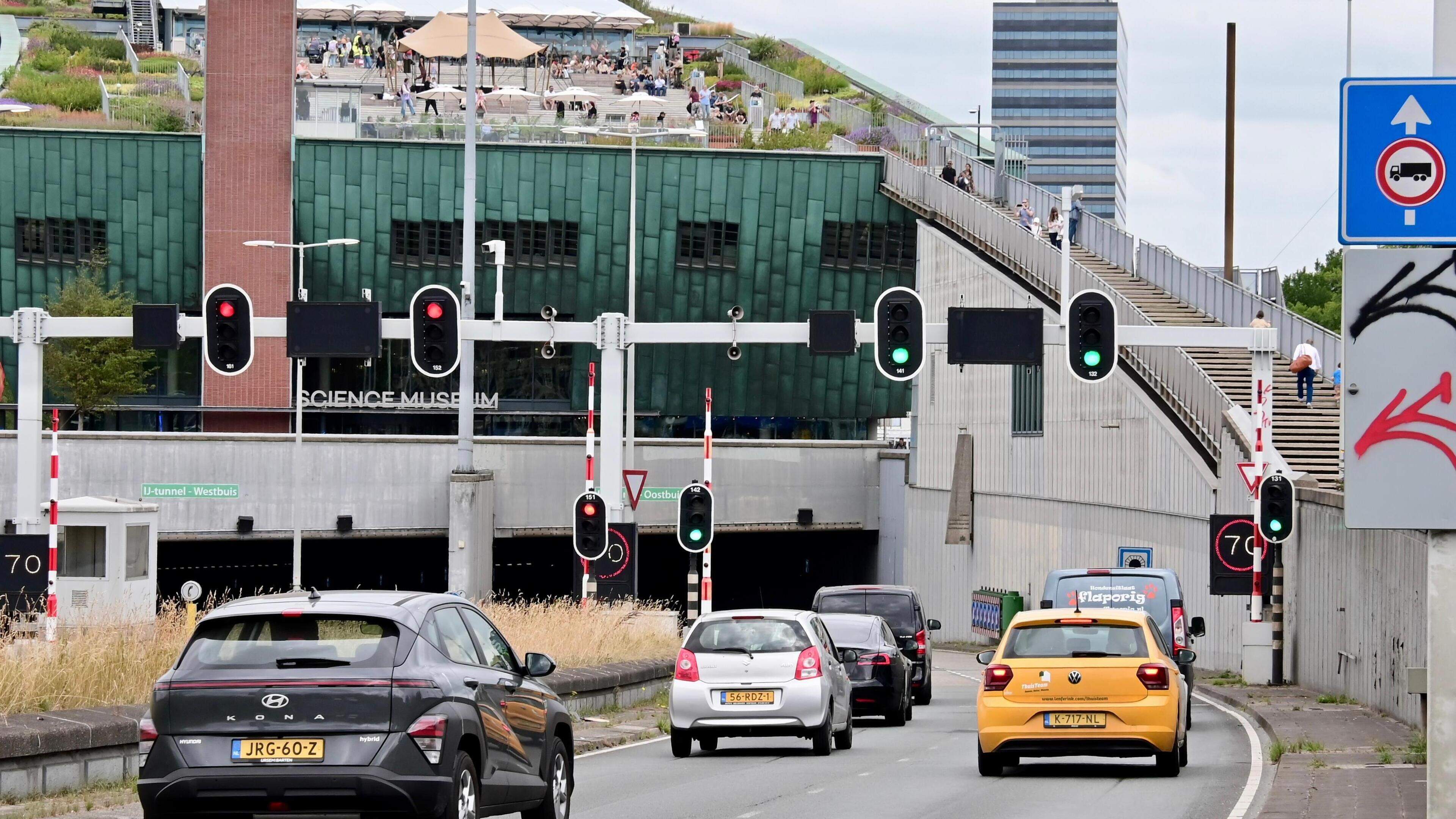’Stel IJtunnel open voor brommobielen en scooters’